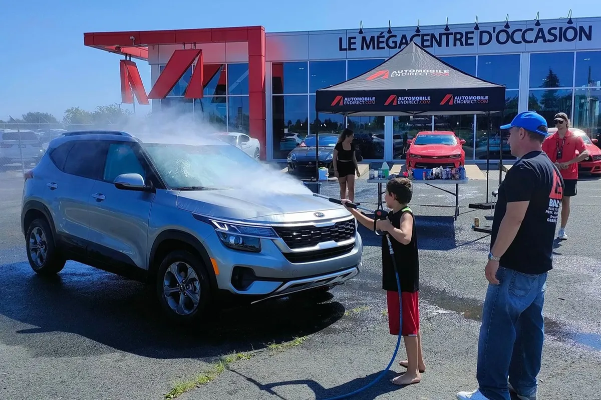 Évenement lave-auto de la maison des jeunes SacAdo en partenariat avec Automobile En Direct Saint-Hubert