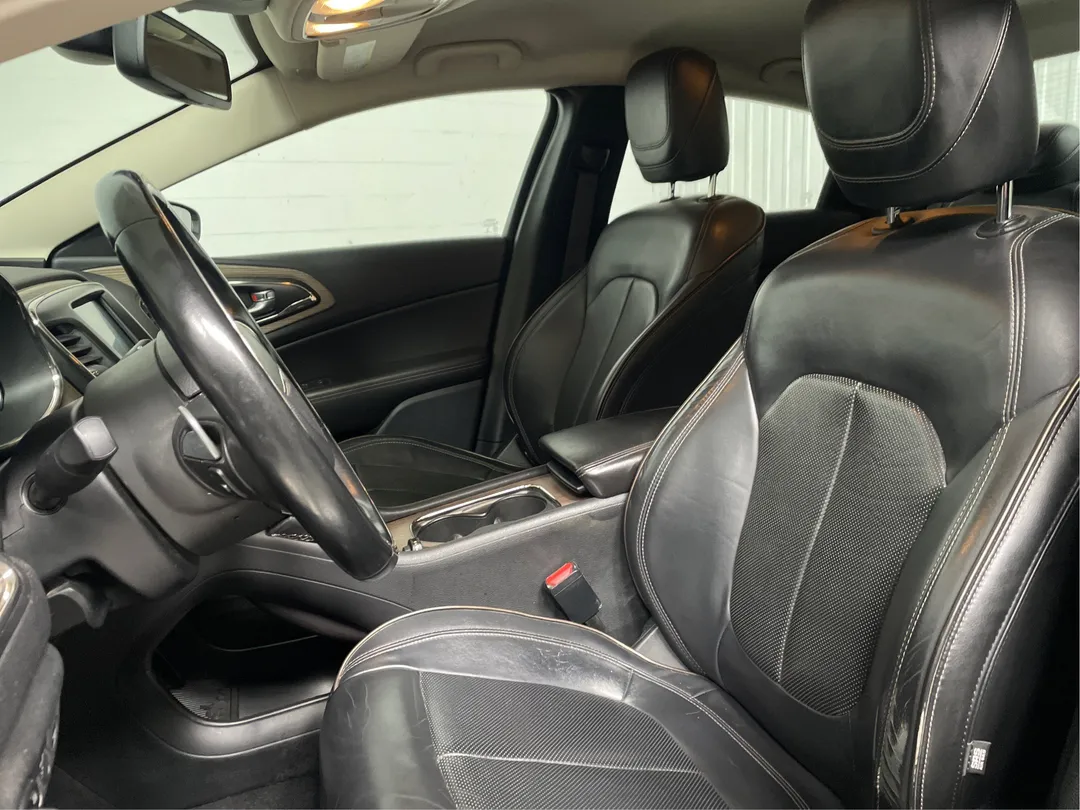 2016 Chrysler 200 — photo 3