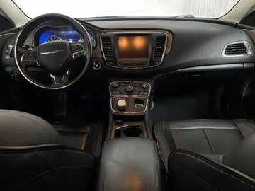 2016 Chrysler 200 - image 4
