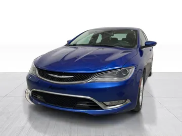 2016 Chrysler 200 - image 8