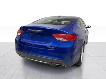 2016 Chrysler 200 - image 13