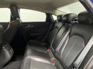 2016 Chrysler 200 - image 14
