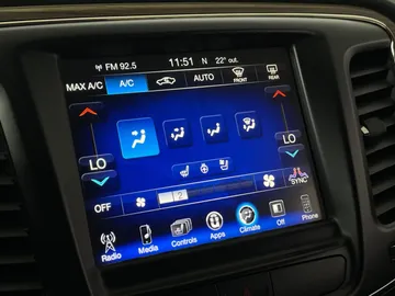 2016 Chrysler 200 - image 26