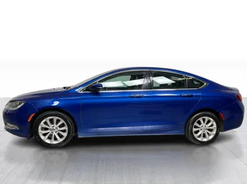 2016 Chrysler 200 - image 9