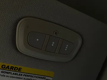 2016 Chrysler 200 - image 19