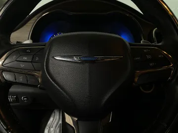 2016 Chrysler 200 - image 17