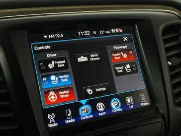 2016 Chrysler 200 - image 27