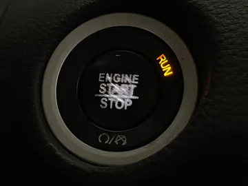 2016 Chrysler 200 - image 29