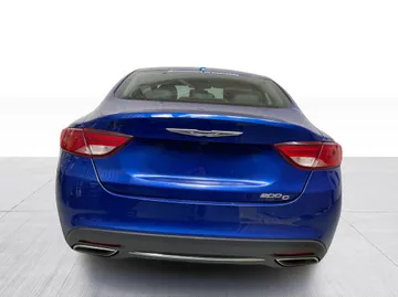 2016 Chrysler 200 - image 11