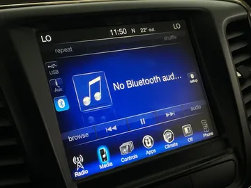 2016 Chrysler 200 - image 24