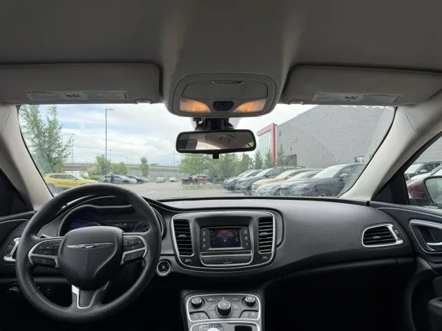 2016 Chrysler 200 — photo 6