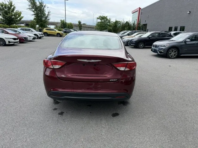 2016 Chrysler 200 — photo 5