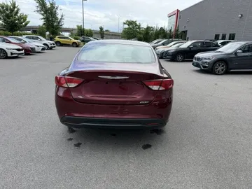 2016 Chrysler 200 - image 6