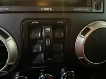2016 Jeep Wrangler Unlimited - image 21