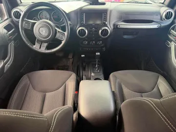2016 Jeep Wrangler Unlimited - image 9