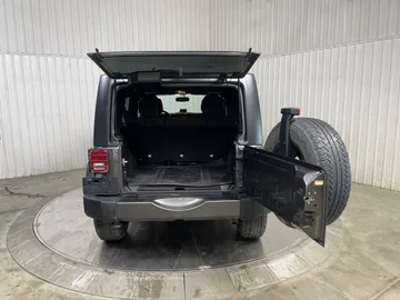 2016 Jeep Wrangler Unlimited - image 12
