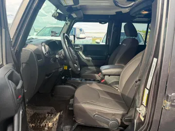 2016 Jeep Wrangler Unlimited - image 8