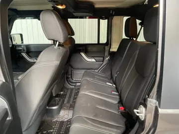 2016 Jeep Wrangler Unlimited - image 11