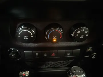 2016 Jeep Wrangler Unlimited - image 19