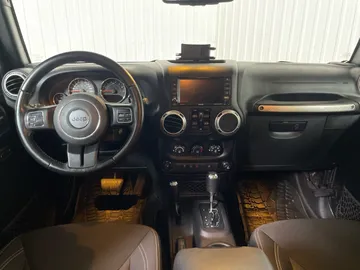 2016 Jeep Wrangler Unlimited - image 13