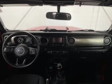 2018 Jeep Wrangler - image 4