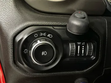 2018 Jeep Wrangler - image 16