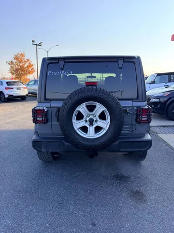 2022 Jeep Wrangler - image 6