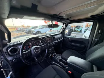 2022 Jeep Wrangler - image 9