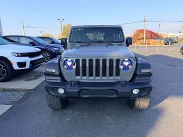2022 Jeep Wrangler - image 2