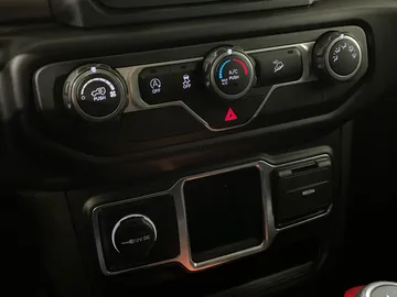 2019 Jeep Wrangler - image 17