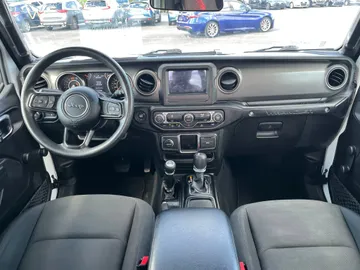 2023 Jeep Wrangler - image 10