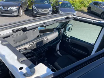 2023 Jeep Wrangler - image 6