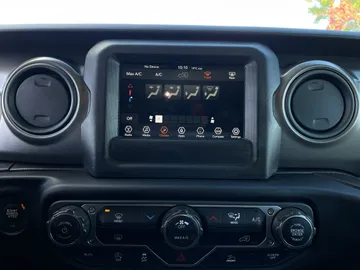 2023 Jeep Wrangler - image 20