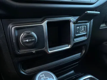 2023 Jeep Wrangler - image 24