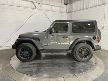 2020 Jeep Wrangler - image 4