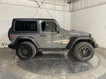 2020 Jeep Wrangler - image 9