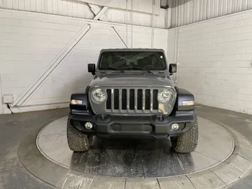 2020 Jeep Wrangler - image 2