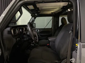 2020 Jeep Wrangler - image 10