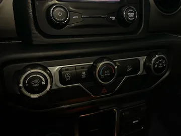 2020 Jeep Wrangler - image 18