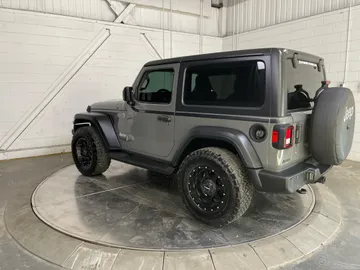 2020 Jeep Wrangler - image 6