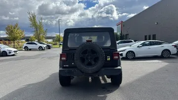 2019 Jeep Wrangler - image 6