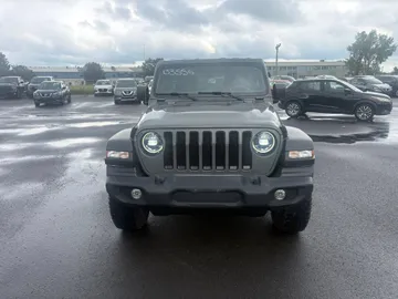 2023 Jeep Wrangler - image 2