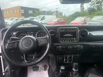 2023 Jeep Wrangler - image 11