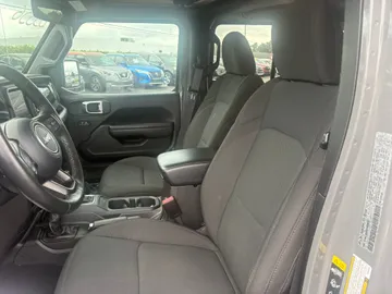 2023 Jeep Wrangler - image 9
