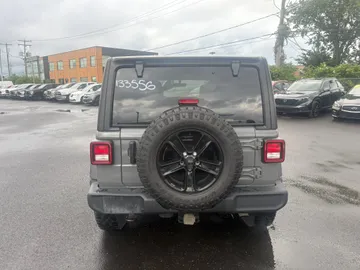 2023 Jeep Wrangler - image 7