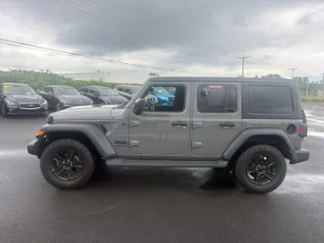 2023 Jeep Wrangler - image 4