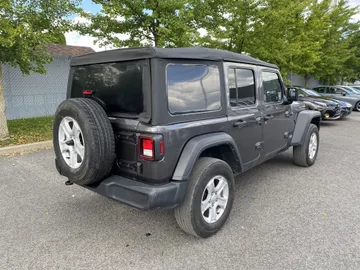 2021 Jeep Wrangler - image 3