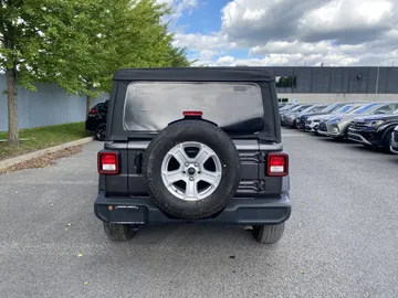 2021 Jeep Wrangler - image 6