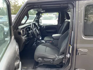 2021 Jeep Wrangler - image 8