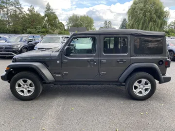 2021 Jeep Wrangler - image 4